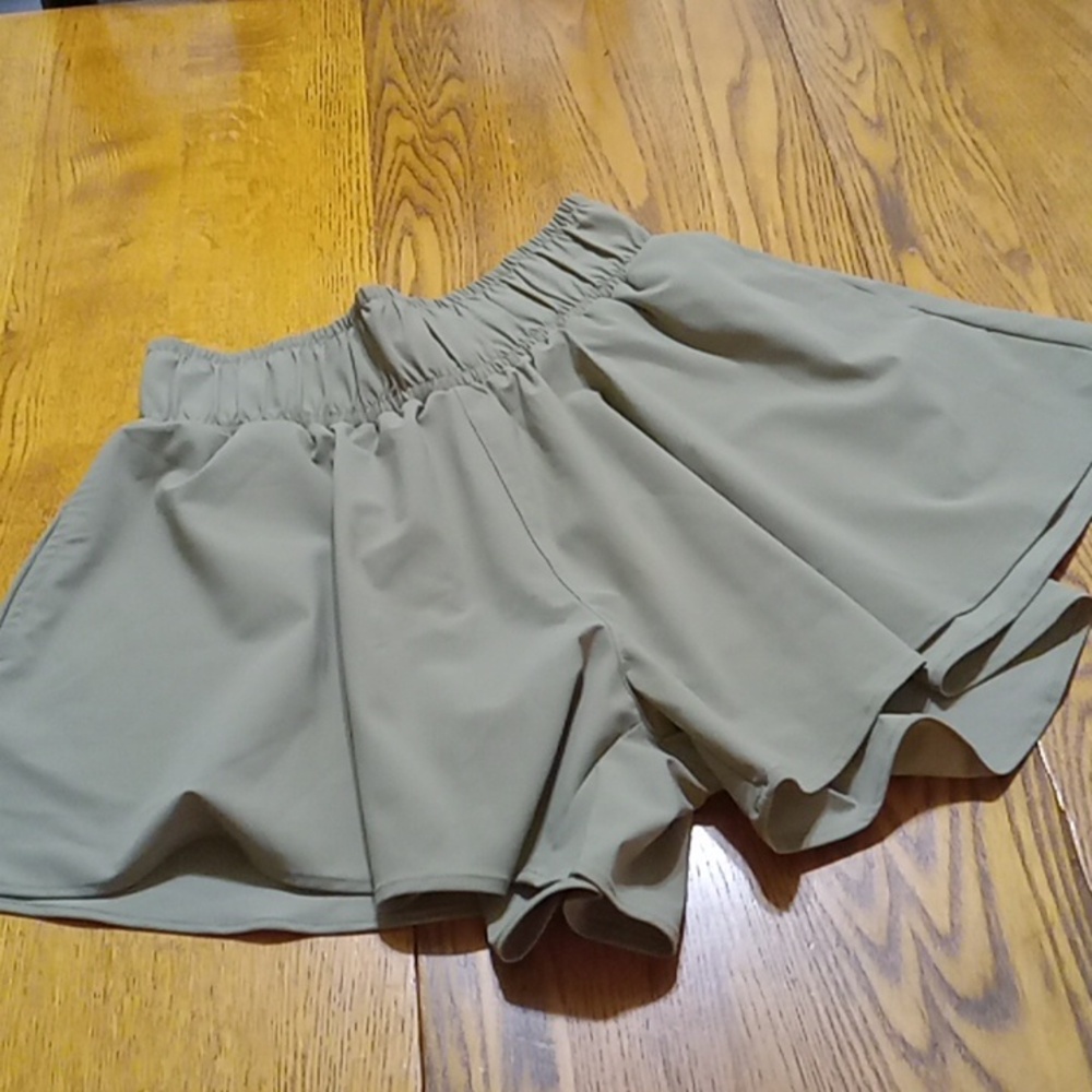 HALARA Womens Shorts EXTRA SMALL XS New Workout Tennis LIGHT GREEN OLIVE Yoga